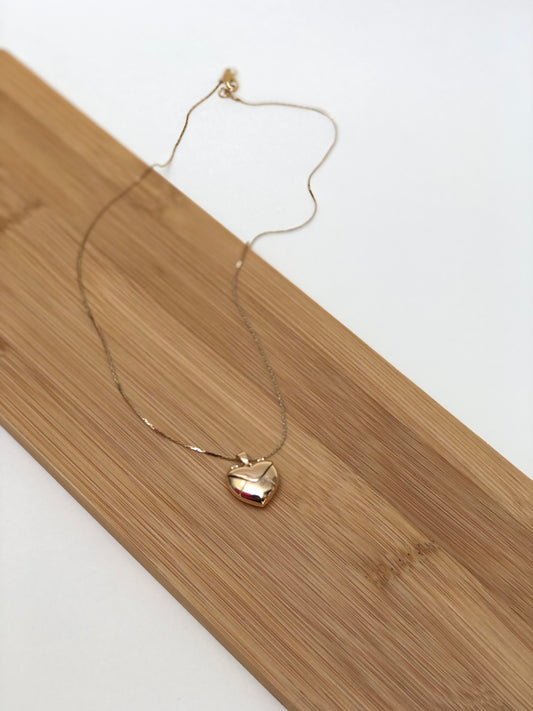 Collar Sobre Corazón
