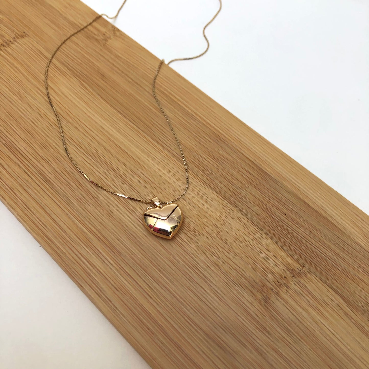Collar Sobre Corazón