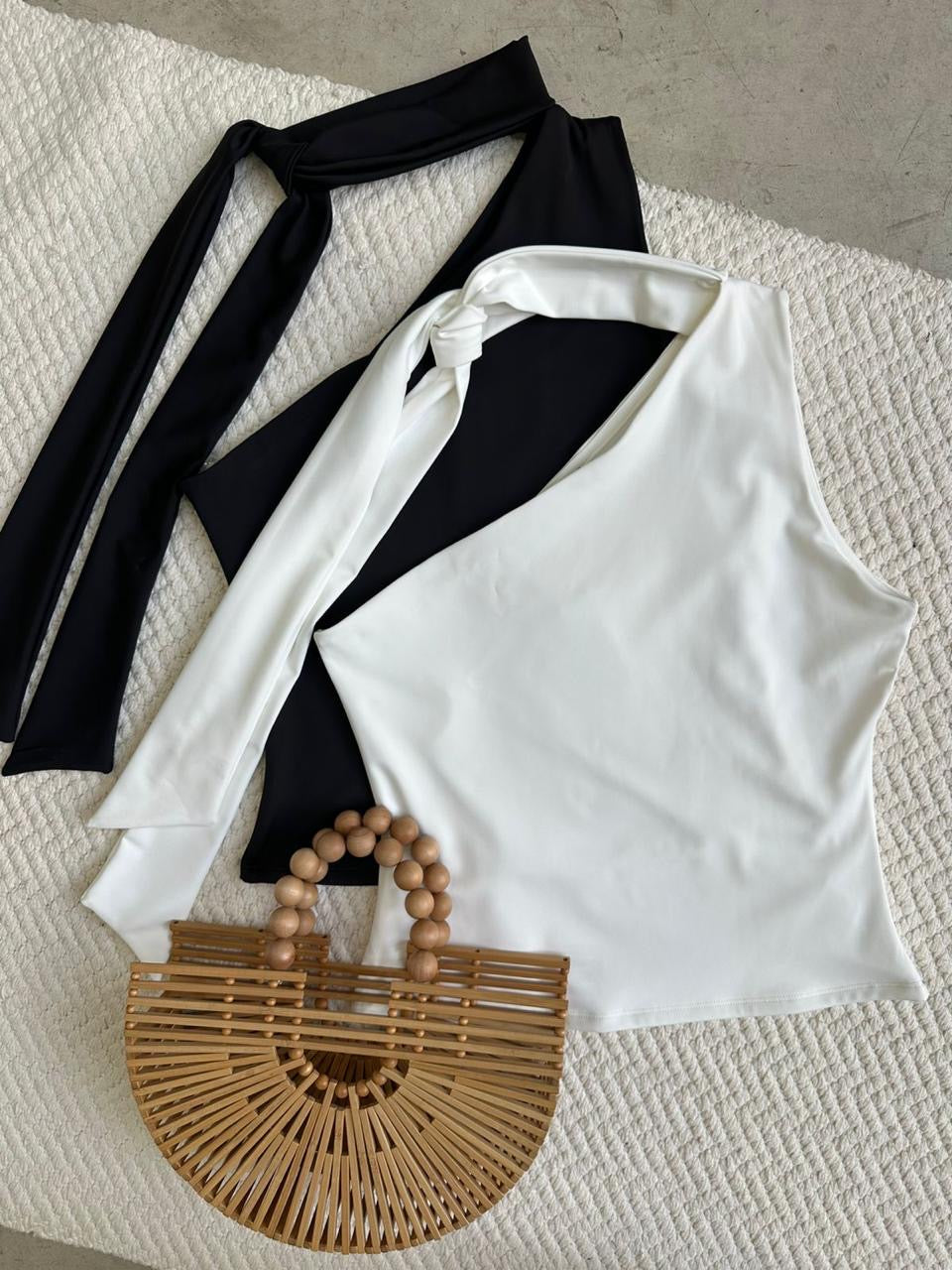 Blusa Asimétrica Corbatín Blanco