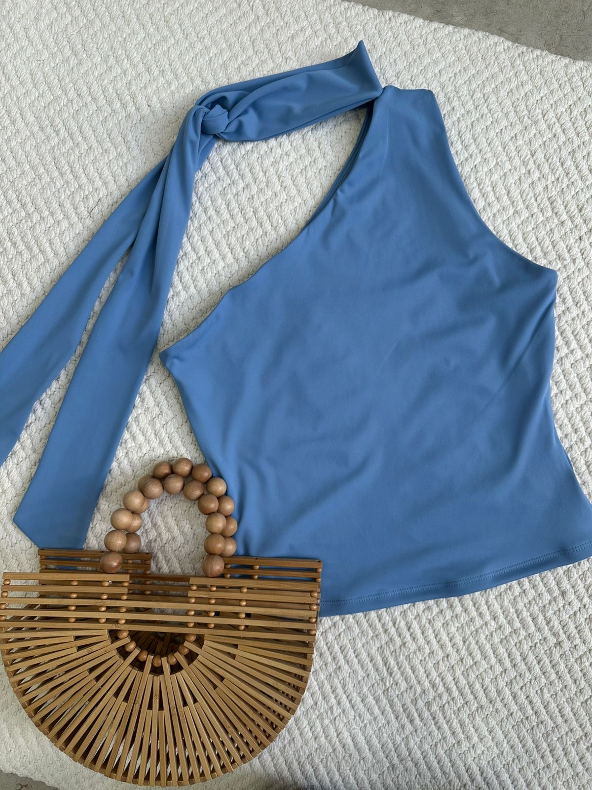 Blusa Asimétrica Corbatín Azul