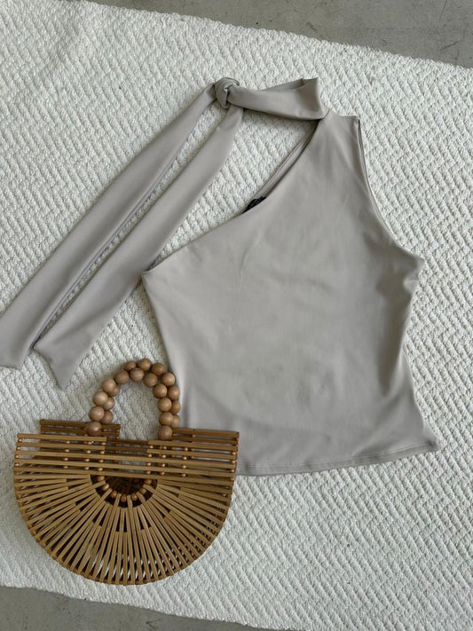 Blusa Asimétrica Corbatín Cemento