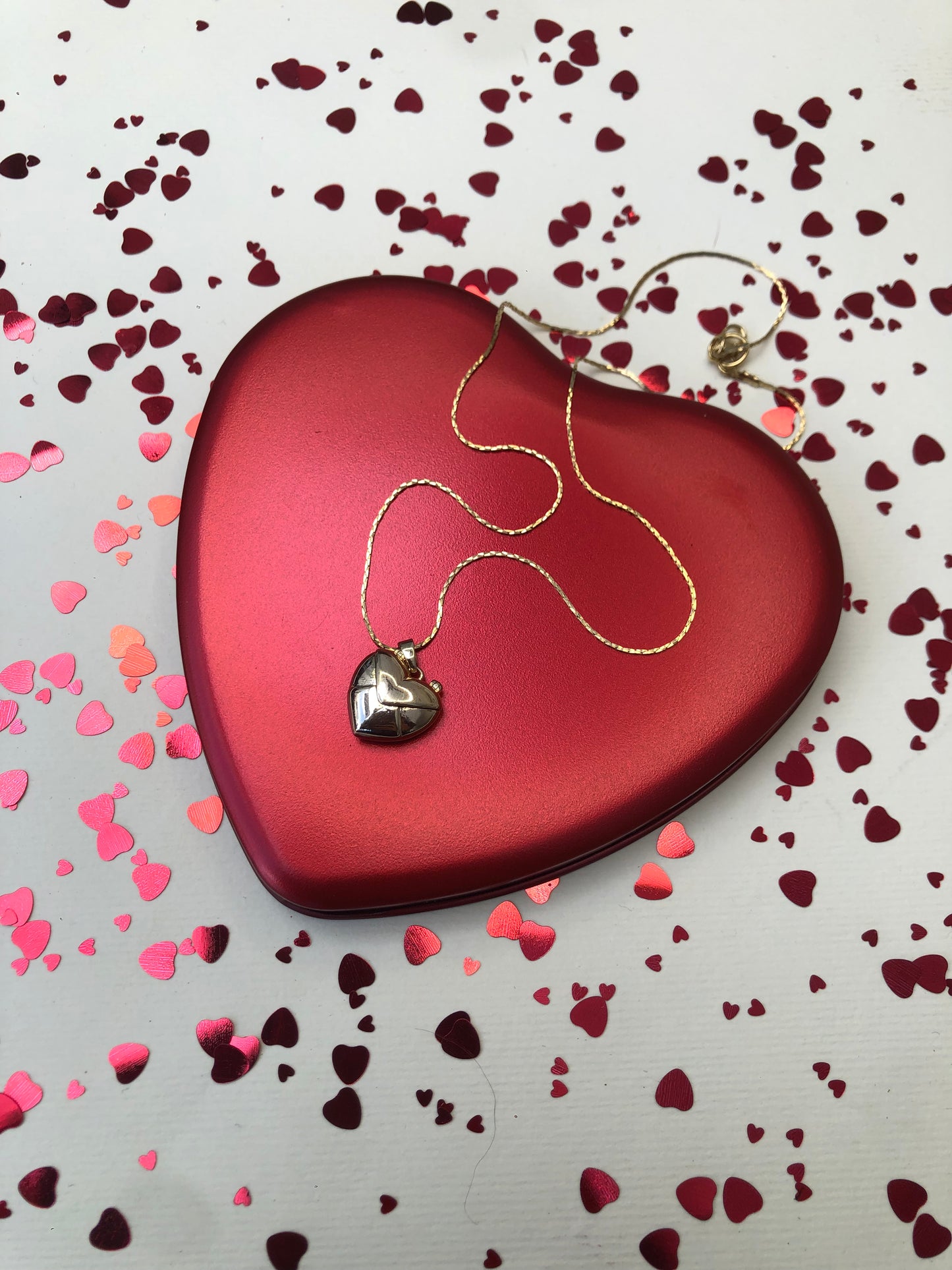 Collar Sobre Corazón