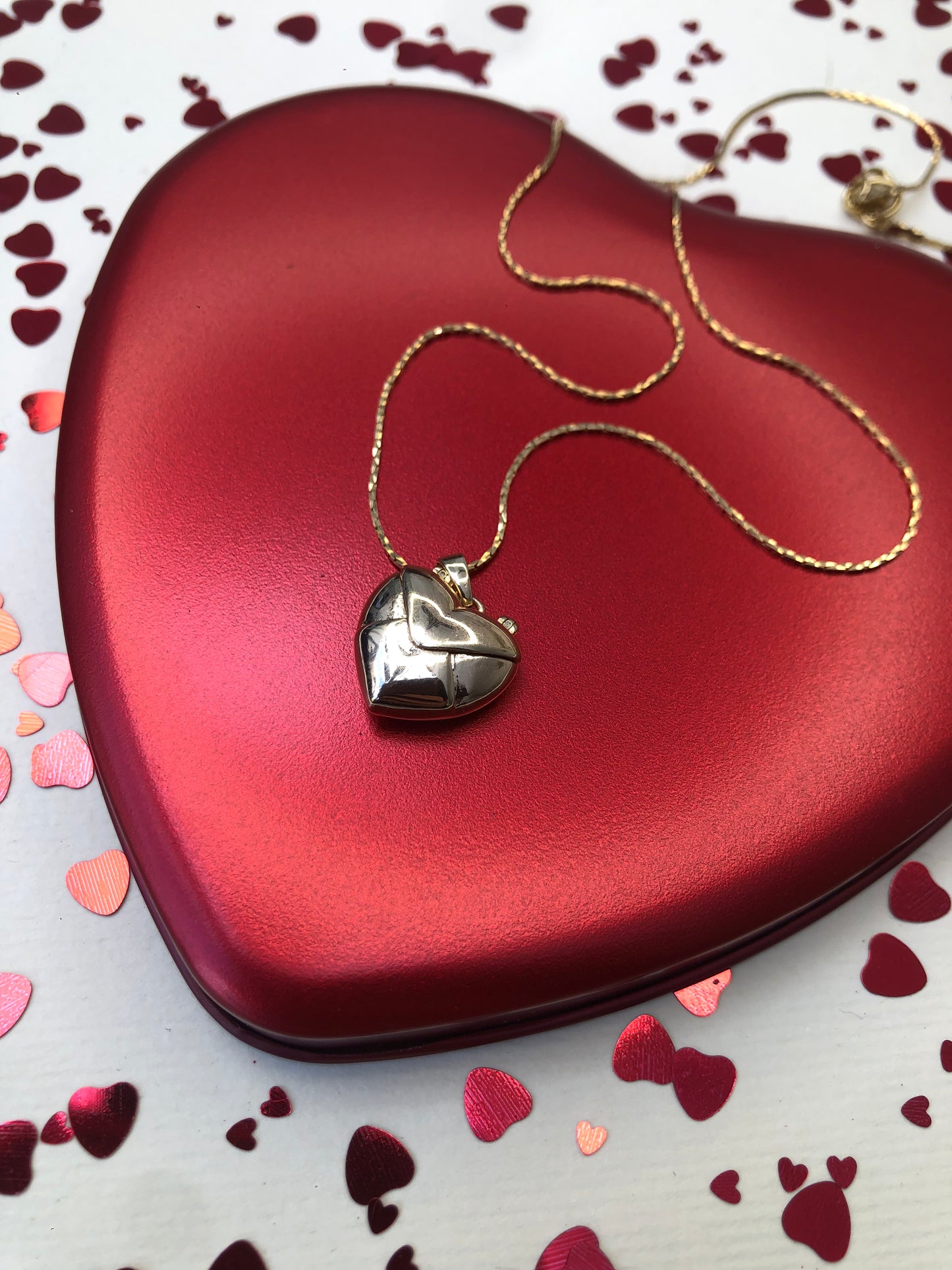 Collar Sobre Corazón