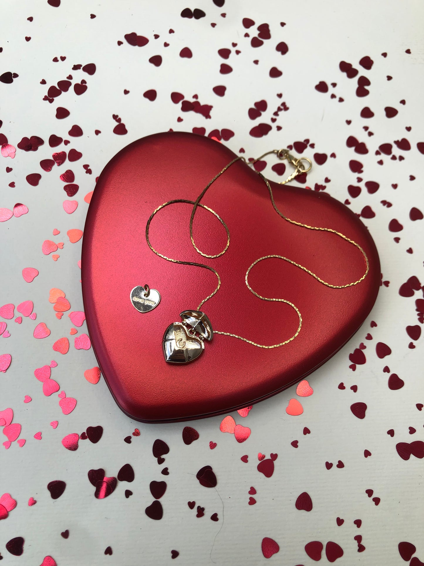 Collar Sobre Corazón