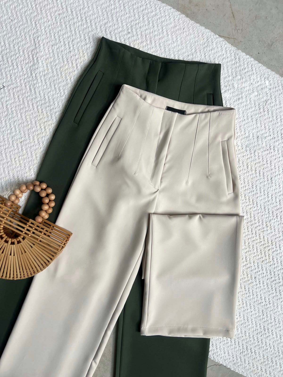 Pantalón Tiro Alto Pinzas Olivo