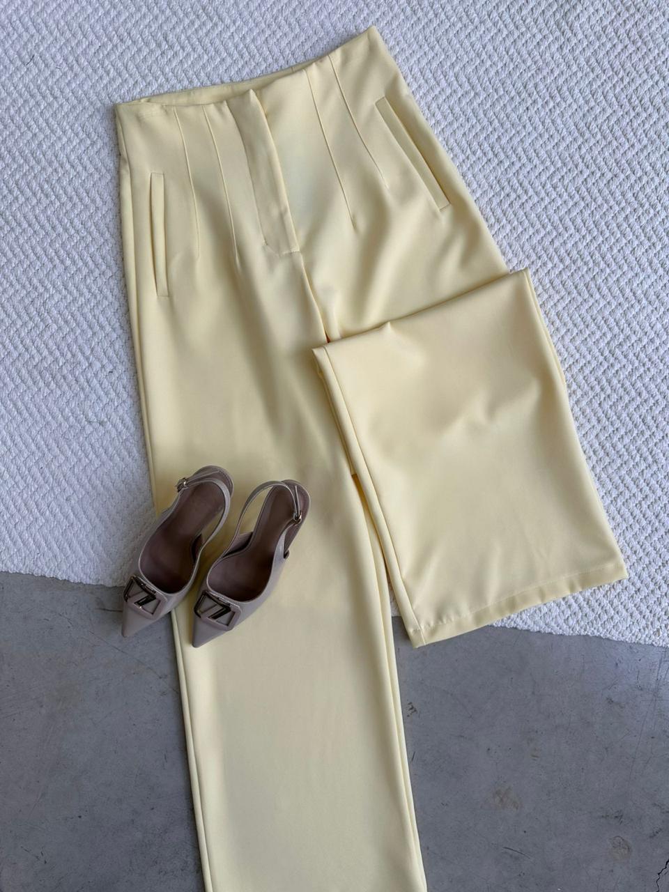 Pantalón Tiro Alto Pinzas Butter Yellow