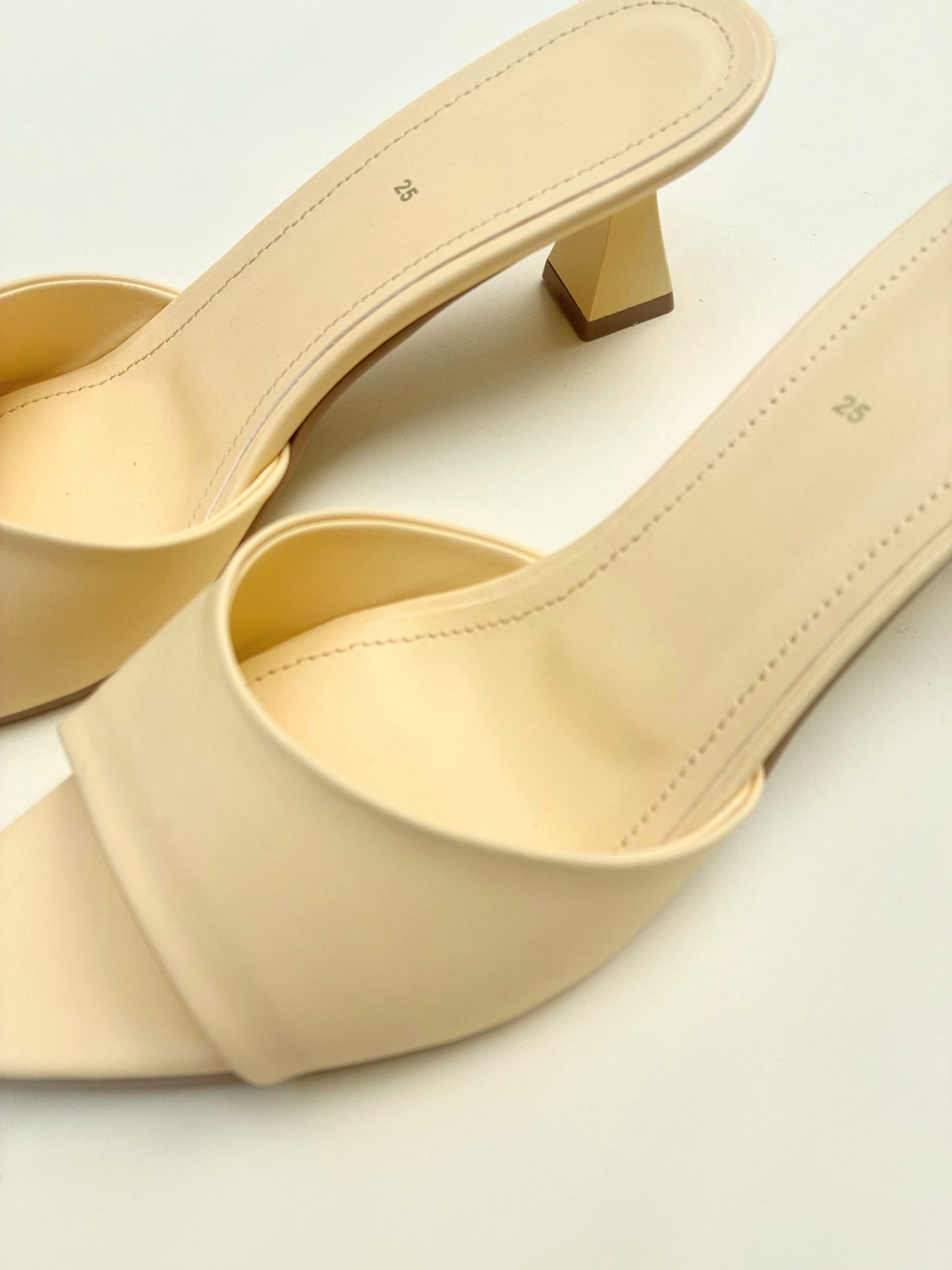 Tacones Las Vegas Mantequilla